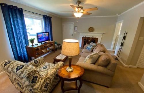 Sunset Hills Apartamento | Charming Condo Near Downtown, NCSU and PNC Arena