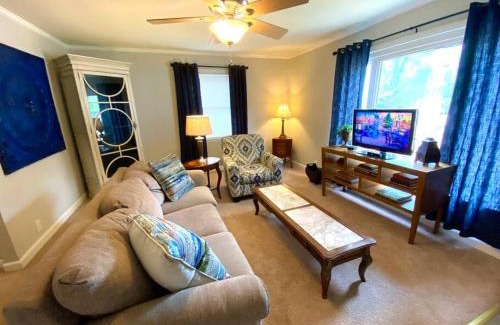 Sunset Hills Apartamento | Charming Condo Near Downtown, NCSU and PNC Arena