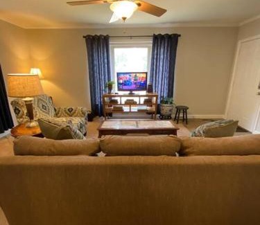 Sunset Hills Apartamento | Charming Condo Near Downtown, NCSU and PNC Arena