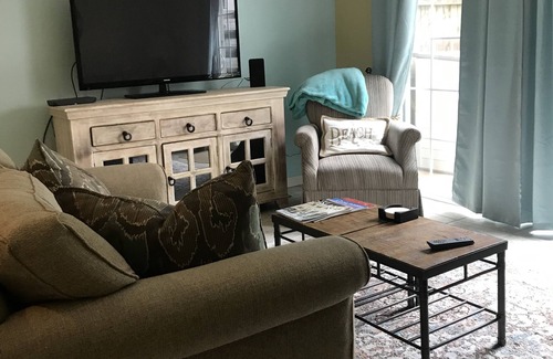 Saint Simons Island Condominio | Charming Condo steps to Village