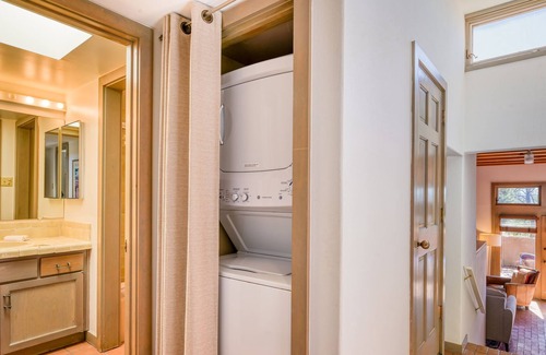 Nambe Pueblo Apartamento | Charming condo with fireplace, patio, grill, W/D, & pool - quiet location
