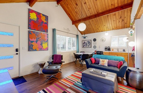 Seaside Casa | Charming & convenient cottage - one block from the beach & prom with front porch