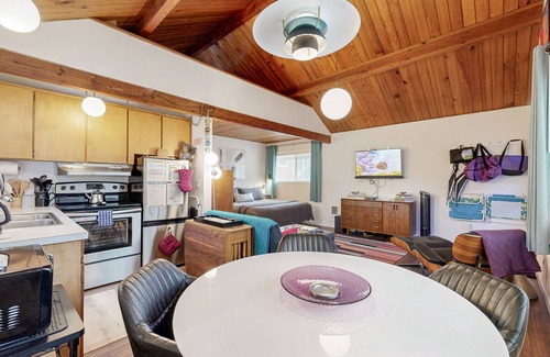 Seaside Casa | Charming & convenient cottage - one block from the beach & prom with front porch
