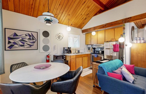 Seaside Casa | Charming & convenient cottage - one block from the beach & prom with front porch