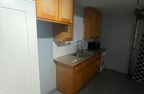 Downtown Los Angeles Apartamento | Charming Converted Garage Studio in the Heart of Downtown LA