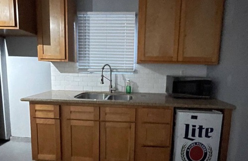 Downtown Los Angeles Apartamento | Charming Converted Garage Studio in the Heart of Downtown LA