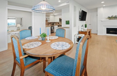 Coronado Cays Condominio | Charming Coronado Condo with Pool and jacuzzi, Walk to beach!