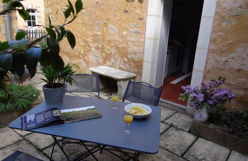 Asnieres sur Vegre Cabaña | Casa de Encanto en Asnières-sur-Vègre con 2 Habitaciones y Espacio Relajante