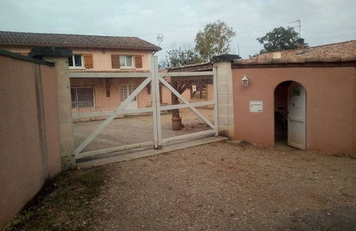 Montpon-Menesterol Casa | Encantadora casa de campo para 6 personas en un entorno verde