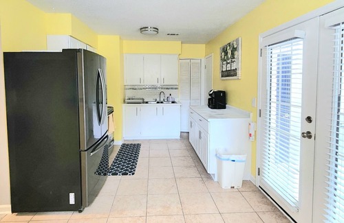 Savannah Cabaña | Charming Cottage Close to Beach & City
