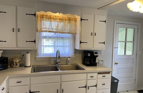 Westbrook Center Cabaña | Charming cottage - 330 steps from beautiful Chapman Beach