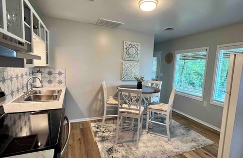 Grove Complejo | Charming Cottage #5 with Lake View & Hot Tub - Sleeps 4 - minutes from boat ramp