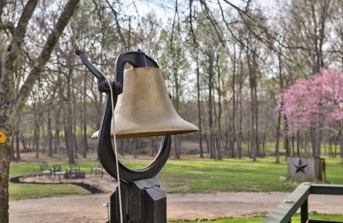 Montgomery Cabina | Charming Cottage 7+ Acres & Pond