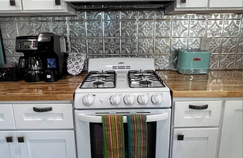 Galveston Cabaña | Charming Cottage, 700ft from Beach