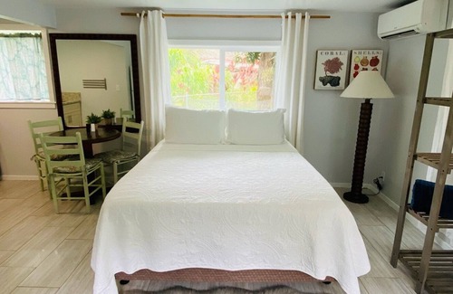 Haleiwa Cabaña | Encantadora casa de campo independiente en North Shore! Cocina completa a pasos de playa !!