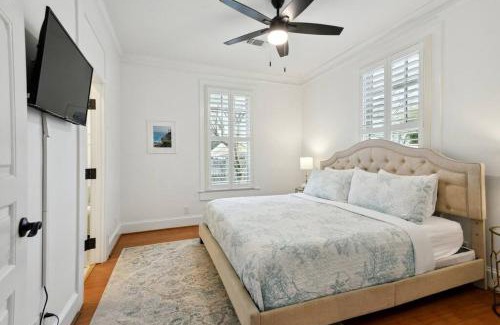 Gulfport Casa | Charming Cottage and Guest House a block to beach!