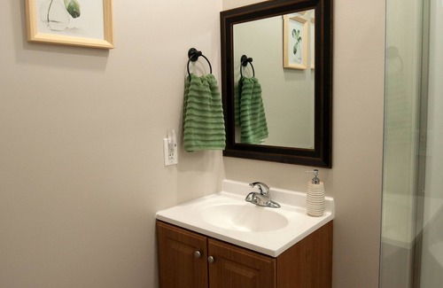 Blue Ridge Cabaña | Charming Cottage Farm Stay w/King Bed: Country Views-Pet Friendly!