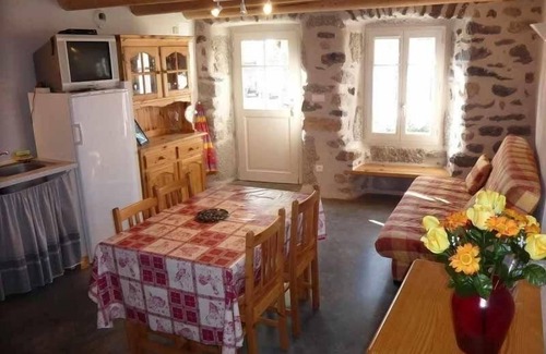 Rauret Cabaña | Casa rural para 4 personas con patio privado en Rauret, cerca de las Gargantas del Allier