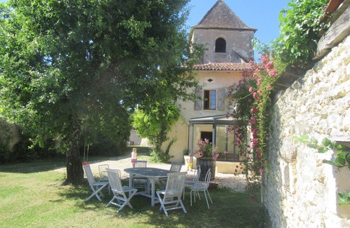 Pillac Casa | Encantadora casa de campo para familiares y amigos en el corazón de un pueblo en el sur de Charente.