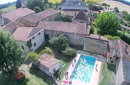 Pillac Casa | Encantadora casa de campo para familiares y amigos en el corazón de un pueblo en el sur de Charente.
