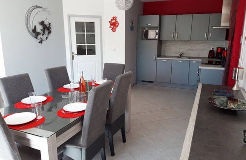 Orgnac-l'Aven Casa | Encantadora casa de campo con terraza privada y piscina.