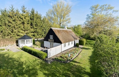 Samsø Cabaña | Charming cottage from 1877 - a cozy oasis!