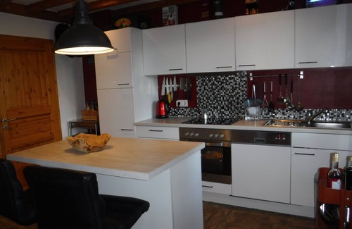 Luxembourg Ardennes Cabaña | Charming Cottage, fully equipped on private road/hiking trail in mature forest.