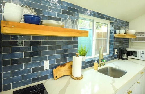 Riviera - Westchester Cabaña | Charming Cottage - Historic Downtown Bakersfield