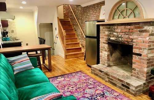 Washington Square West Cabaña | Charming cottage in Ave of the Arts -Center City