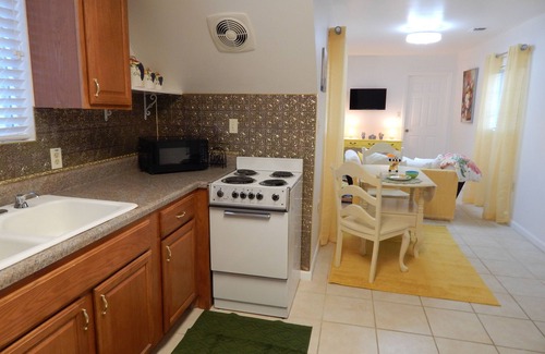 Lebanon Cabaña | Charming cottage in a private guest house in Lebanon and minutes to Nashville TN