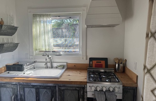 Fetters Hot Springs-Agua Caliente Cabaña | Charming cottage in beautiful Sonoma with HVAC and deck