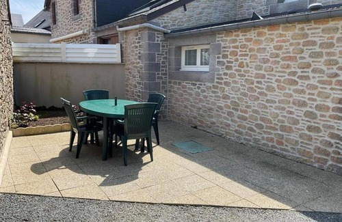 Gratot Cabaña | Casa de campo en Gratot: 2 hab, terraza, chimenea, cerca de playas y Coutances