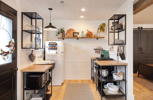 Merion Village Cabaña | Charming Cottage in Historic German Village