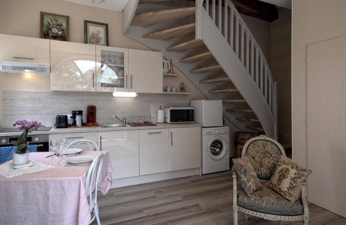 Montagney Cabaña | Encantadora casa en Montagney con terraza y parque, se admiten mascotas, parking privado