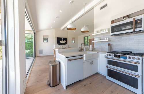Western Malibu Cabaña | Charming cottage in Malibu Park above Zuma Beach.