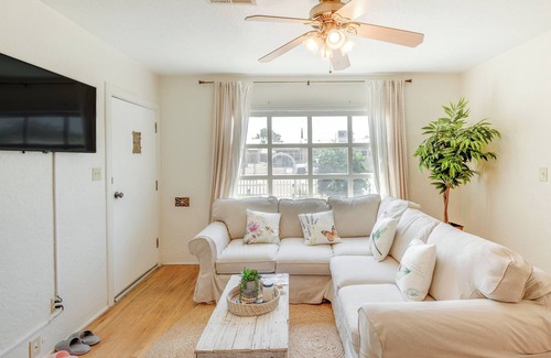 Oleander - Sunset Cabaña | Charming Cottage in Oleander/Sunset Neighborhood