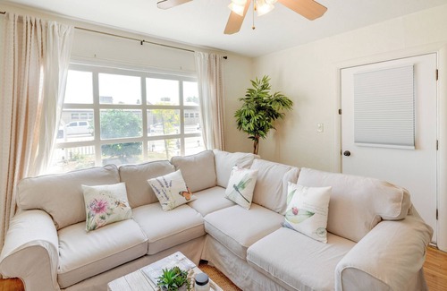 Oleander - Sunset Cabaña | Charming Cottage in Oleander/Sunset Neighborhood