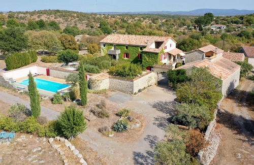 Joyeuse Cabaña | Mas Ardéchois le FINOU *** piscina climatizada