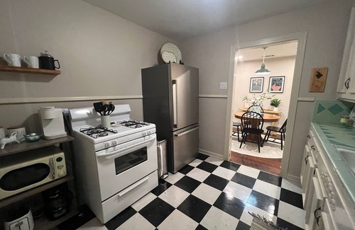 Nacogdoches Casa | Charming Cottage near SFA, azalea gardens, & walking trails.