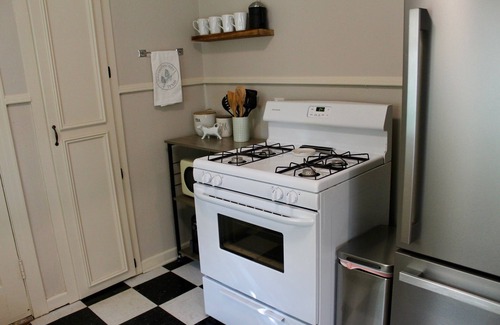 Nacogdoches Casa | Charming Cottage near SFA, azalea gardens, & walking trails.