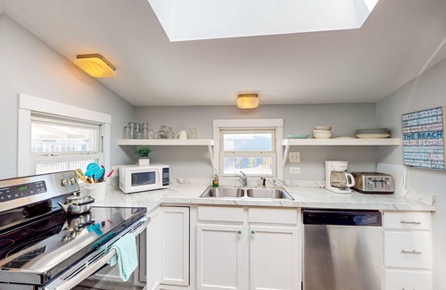 Ocean City Cabaña | Charming cottage near beach/boardwalk with modern amenities, AC, WiFi