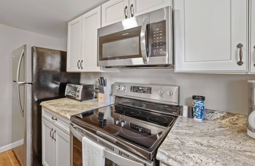 Purcellville Cabaña | Charming cottage on 178 acres in Virginia's wine country.