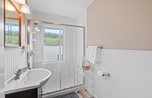 Purcellville Cabaña | Charming cottage on 178 acres in Virginia's wine country.