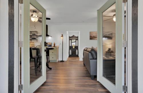 Montgomery Casa | Charming Cottage on 7 acres with Pond