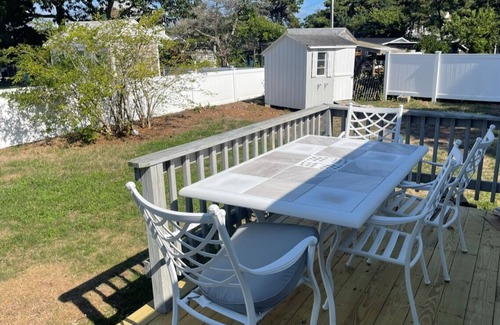 Mashpee Cabaña | Charming cottage on Seconsett Island, Mashpee with water views of Waquoit bay.