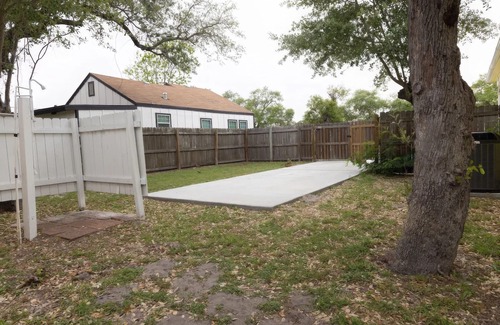 Aransas Pass Cabaña | Charming cottage , super close to the water park,Port Aransas ferry, Rockport.