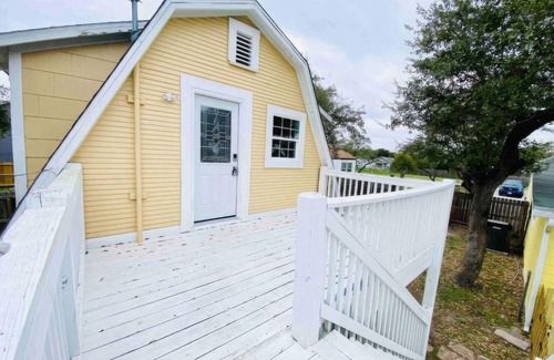 Aransas Pass Cabaña | Charming cottage , super close to the water park,Port Aransas ferry, Rockport.