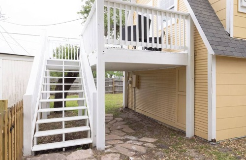 Aransas Pass Cabaña | Charming cottage , super close to the water park,Port Aransas ferry, Rockport.