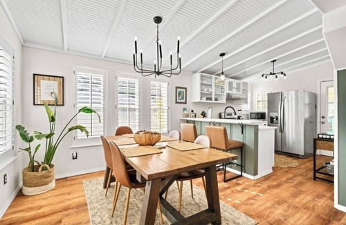 Rockport Casa | Charming Cottage! Sleeps 8, Close to Beach, Downtown/Festival Grounds