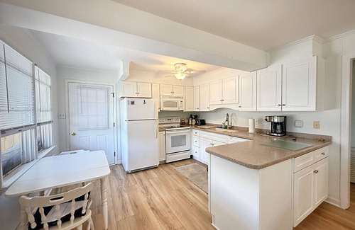 Fenwick Island Cabaña | Charming cottage in Fenwick Island - One house off the Ocean Front.